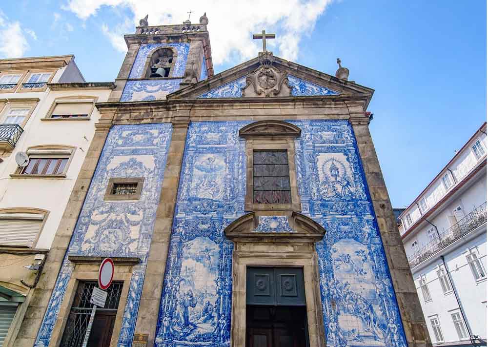 30+ Famous landmarks in Portugal to add to your Portugal Bucket List. Visit these beautiful castles, palaces and monuments. These Portugal points of interest include Sintra, Azores and other famous landmarks, Portugal | Includes Portugal Landmarks Checklist