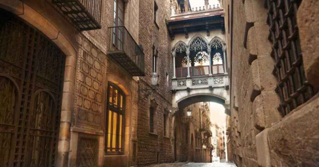 The gothic quater in Barcelona - a must during your Barcelona 5 Day Itinerary.